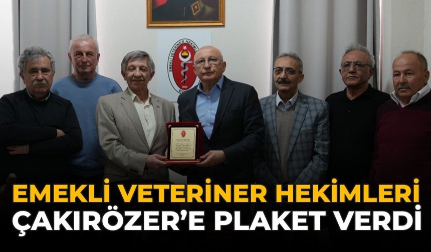 Emekli Veteriner Hekimleri Çakırözer’e Plaket Verdi