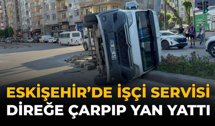 Eskişehir'de İşçi Servisi Direğe Çarpıp Yan Yattı
