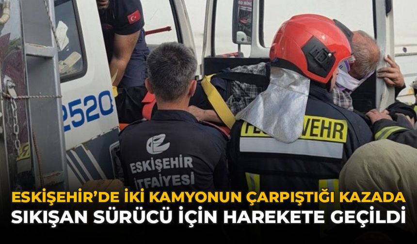 Eskişehir'de İki Kamyonun Çarpıştığı Kazada Sıkışan Sürücü İçin Harekete Geçildi