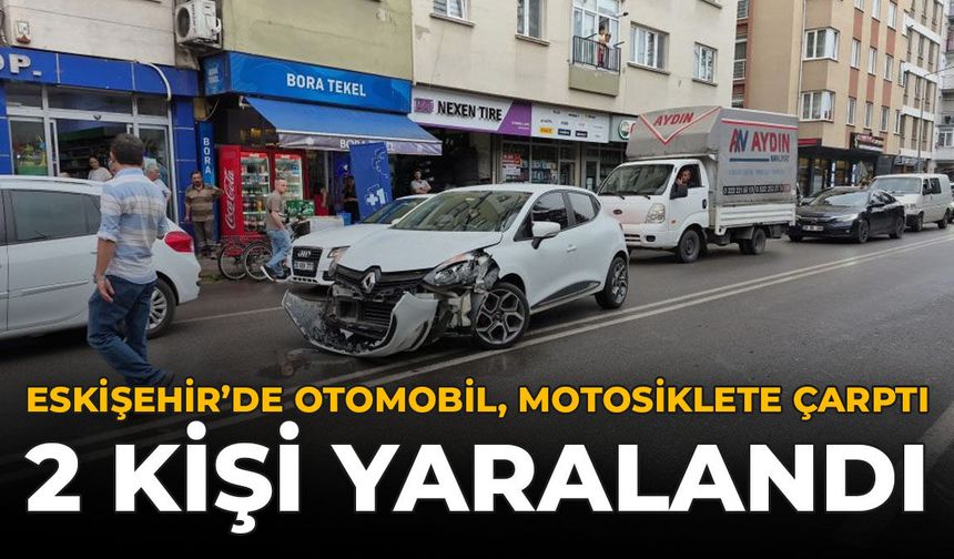Eskişehir'de Otomobil, Motosiklete Çarptı: 2 Kişi Yaralandı