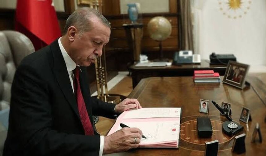 Gece Yarısı Cumhurbaşkanlığı Kararnamesi: 40 Kurumda Kadro Değişti