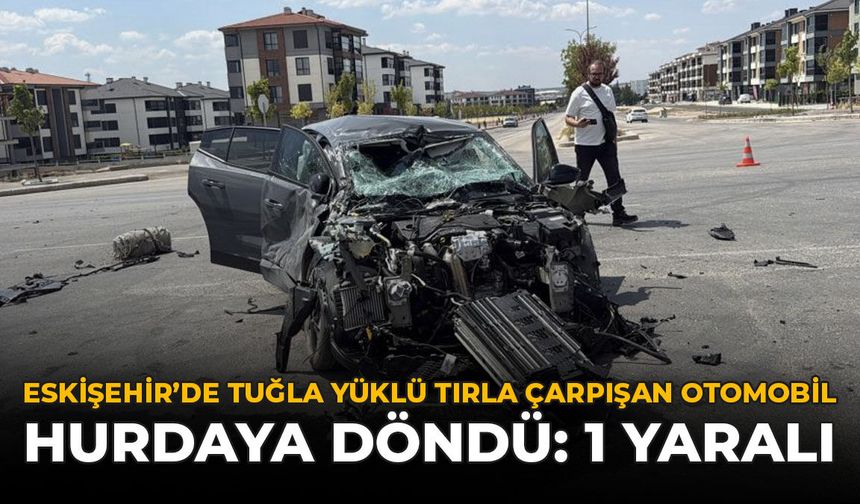 Eskişehir'de Tuğla Yüklü Tırla Çarpışan Otomobil Hurdaya Döndü: 1 Yaralı