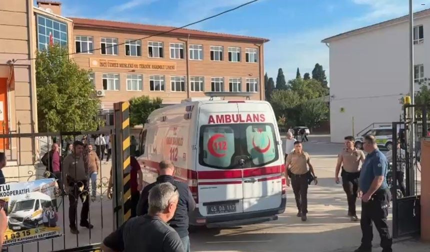 SON DAKİKA: Manisa'da Liseye Silahlı Saldırı! Yaralı Öğrenciler Var