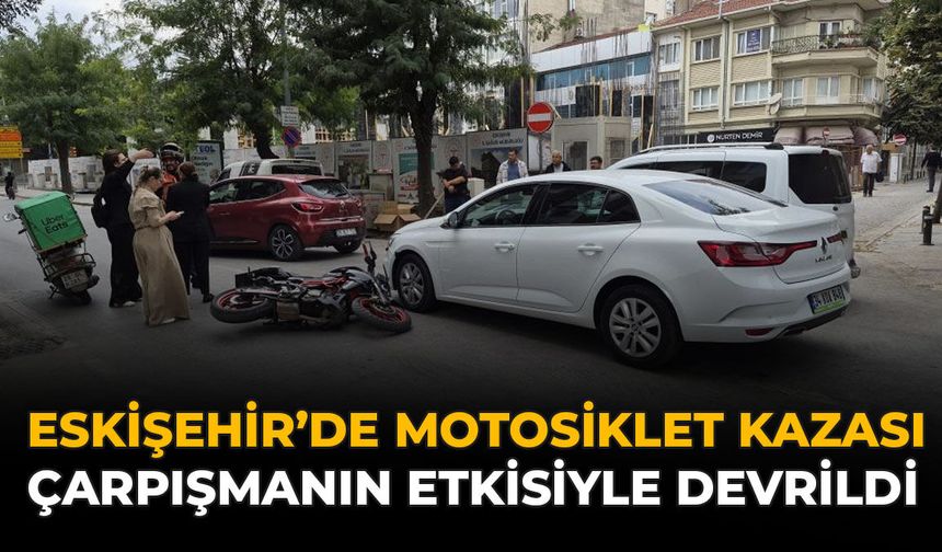 Eskişehir’de Motosiklet Kazası: Çarpışmanın Etkisiyle Devrildi