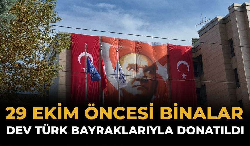 29 Ekim Öncesi Binalar Dev Türk Bayraklarıyla Donatıldı