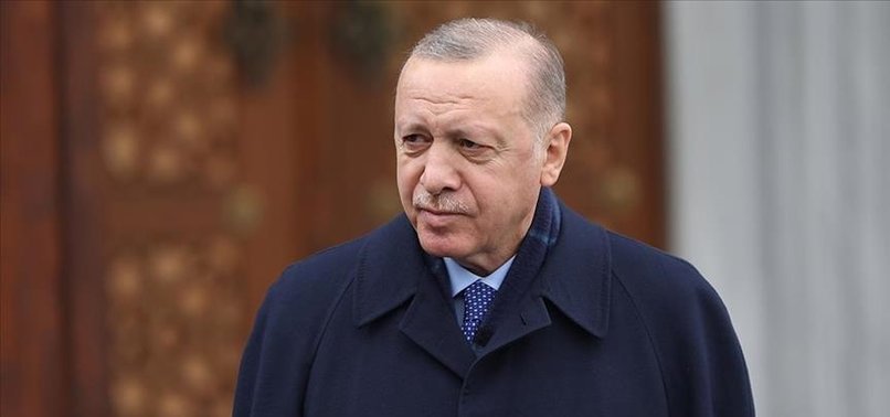 806x378-baskan-recep-tayyip-erdogan-cuma-namazini-yildiz-hamidiye-camisinde-kildi-1669374192499
