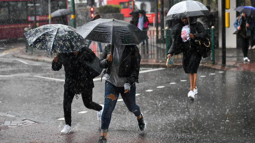 Meteoroloji Uyardi Izmire Yagmur Geliyor