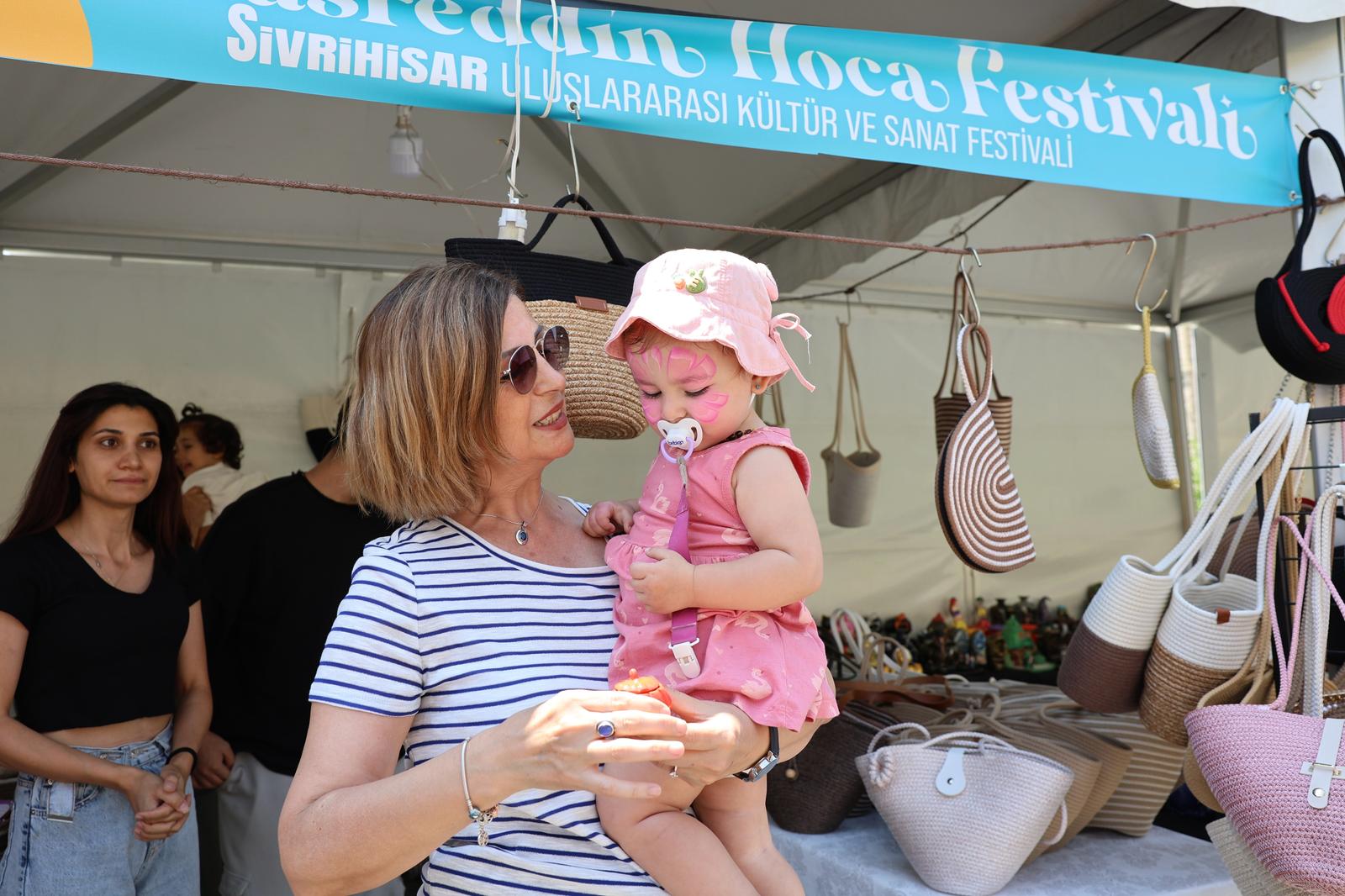 Başkan Ünlüce Si̇vri̇hi̇sar’da Festi̇vale Katildi (3)