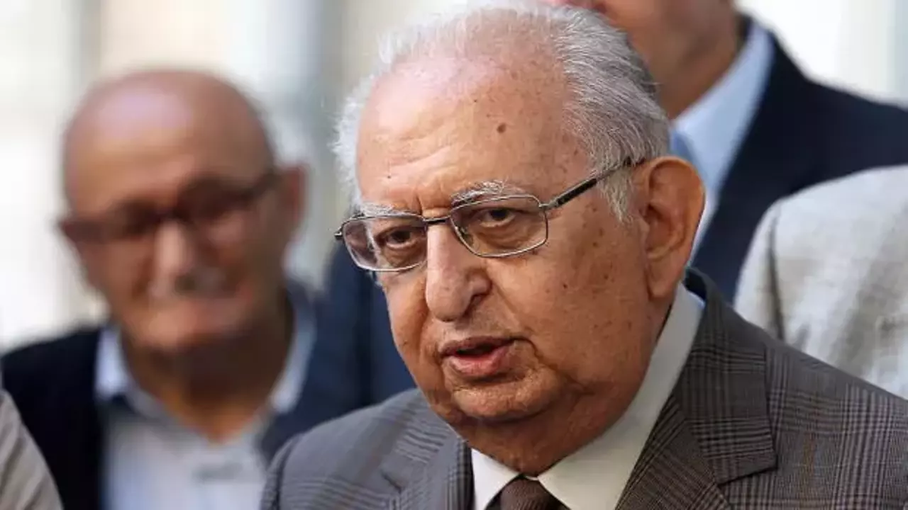 Hüsamettin Cindoruk Biyografisi