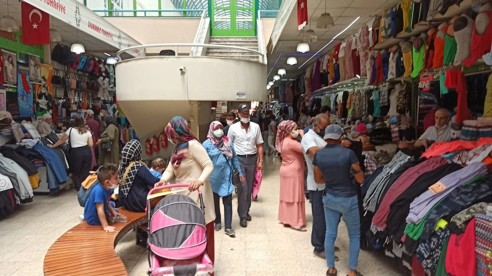 Eskişehir'de Arefe Günü Alışveriş Yapan Kazanacak: Yüzde 50'ye Varan İndirim