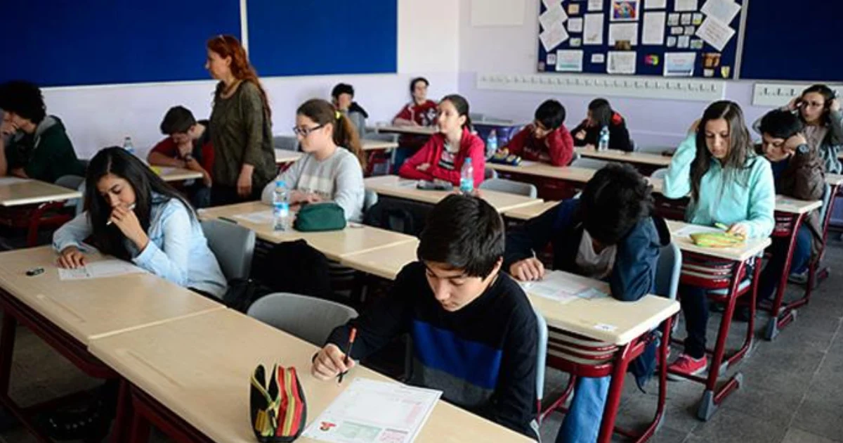 MEB Yeni Düzenlemeyi Açıkladı: 81 İlde Okullarda Yasaklandı