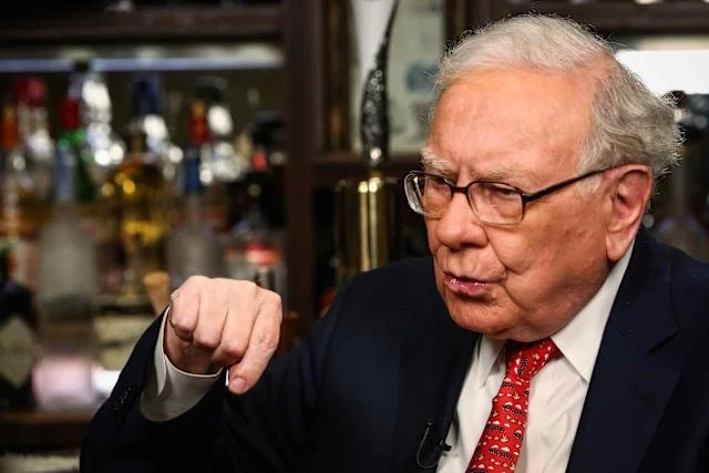 Warren Buffett 60 Yıllık Geleneği Bozdu: 400 Milyar Doları Bu Yüzden Bekletiyor