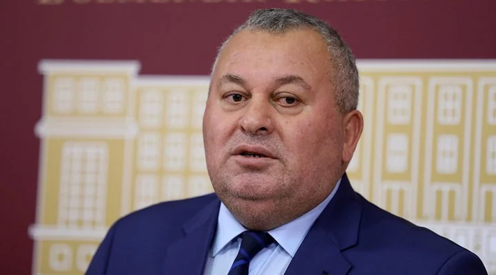 CHP’de Olağan Kurultay Kararı Sonrası Özel Cephesinden İlk Tepki: Yürüyüş Başlasın
