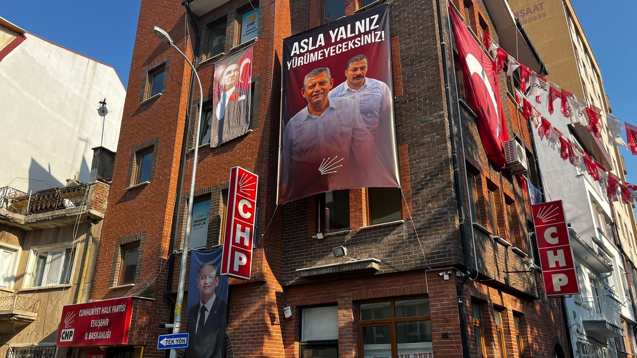 CHP-il-binası