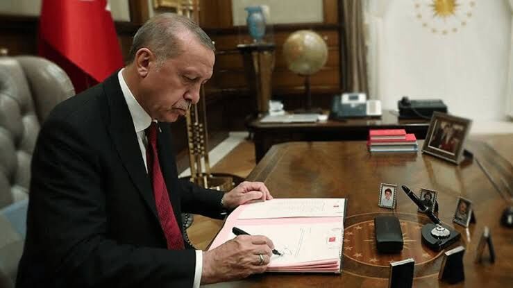 Gece Yarısı Cumhurbaşkanlığı Kararnamesi: 40 Kurumda Kadro Değişti