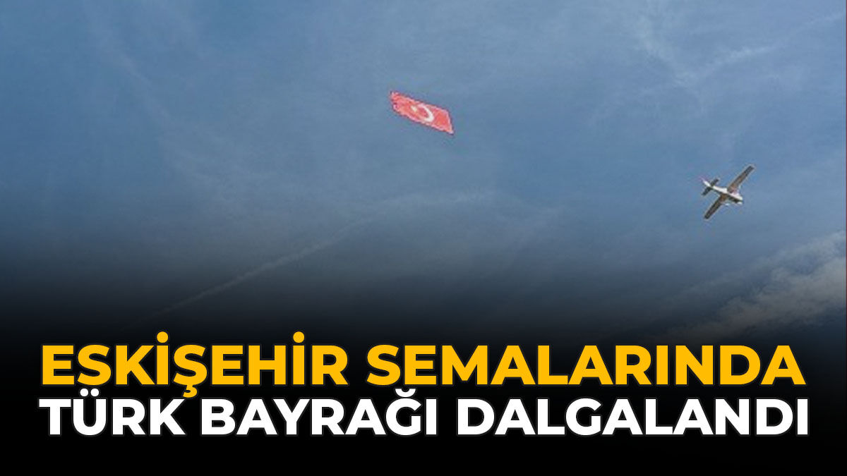 Eskişehir Semalarında Türk Bayrağı Dalgalandı